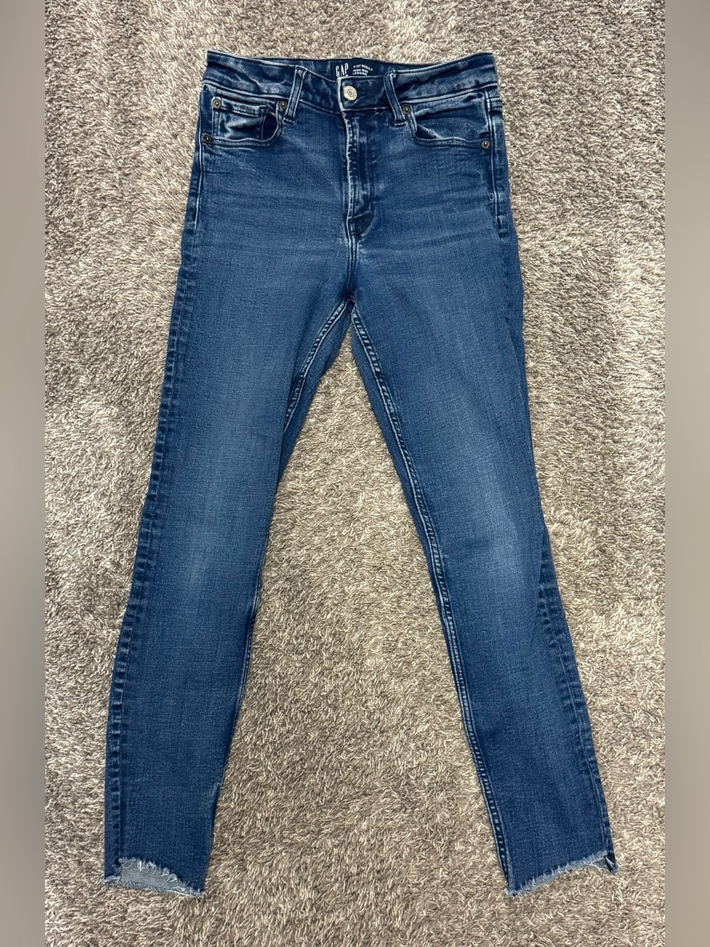 EUC Gap High Rise Jean Legging, Size 4/27R, raw hem